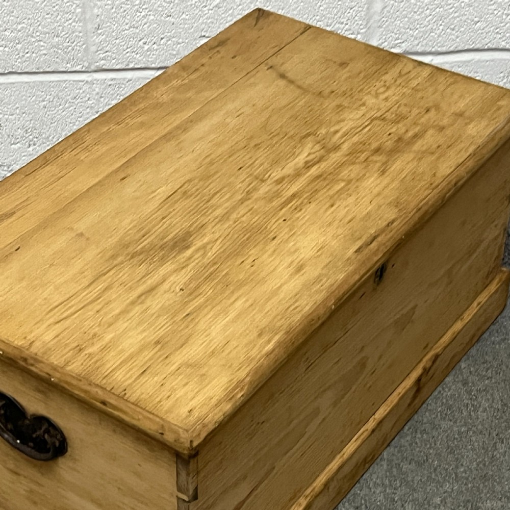 Small Victorian Pine Blanket Box View VI