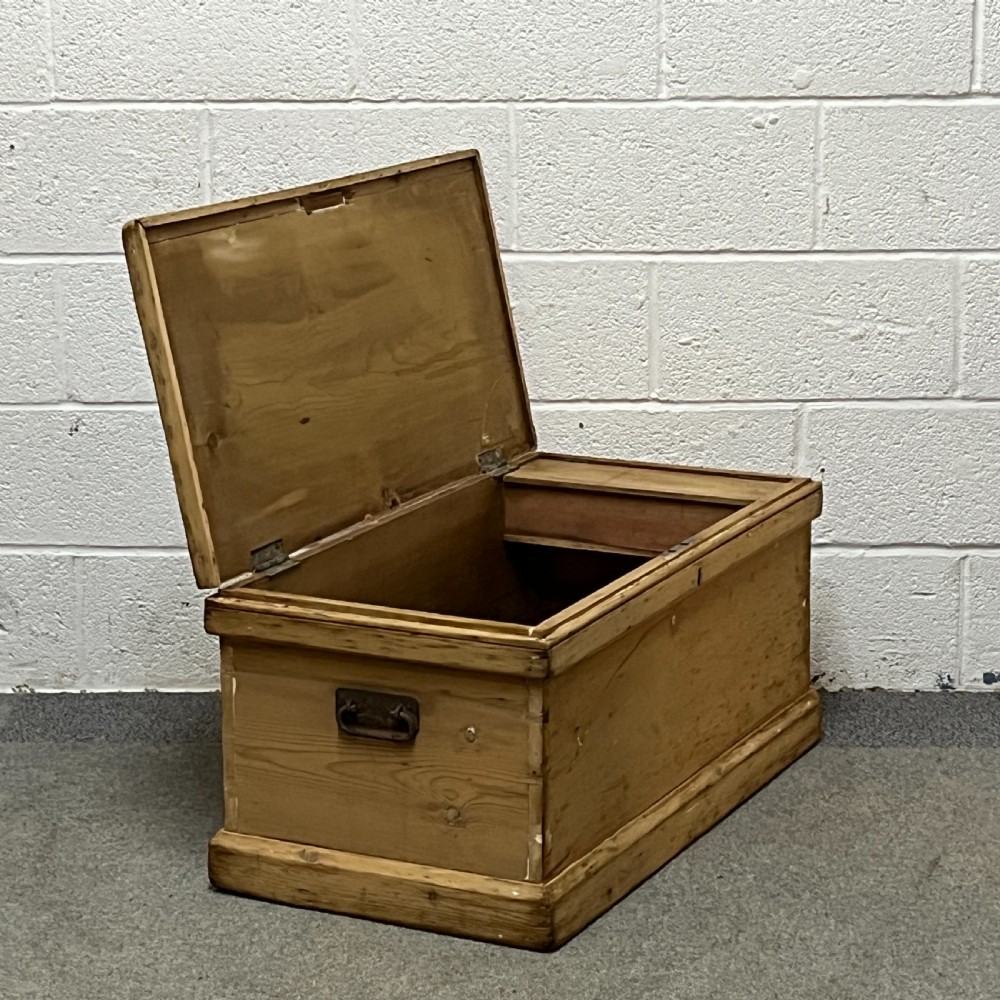 Old Pine Blanket Chest View IV