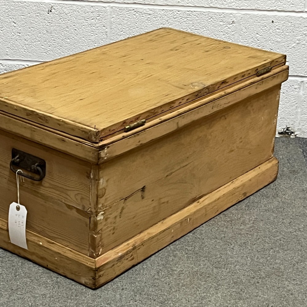Old Pine Blanket Chest View V