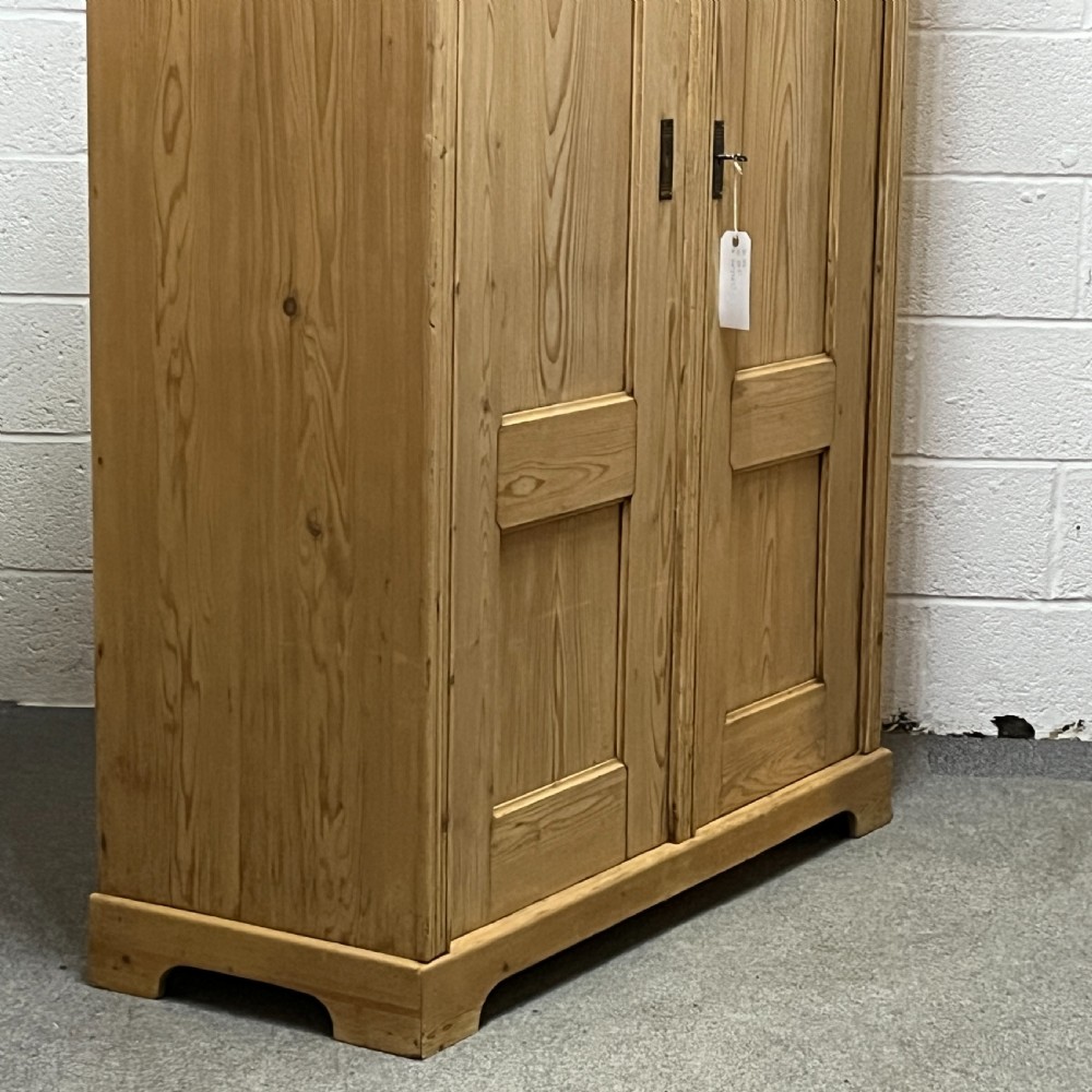 Large Antique Pine Arched Top Children's Wardrobe (Dismantles) View IV