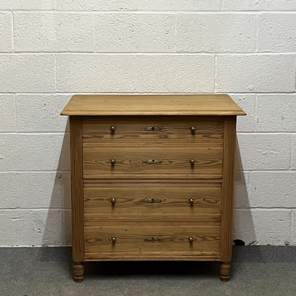 Old Pine 4 Drawer Chest Of Drawers