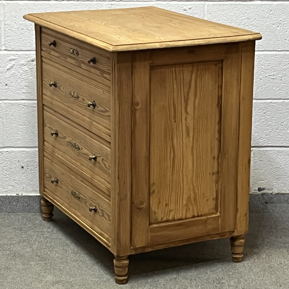 Old Pine 4 Drawer Chest Of Drawers View II