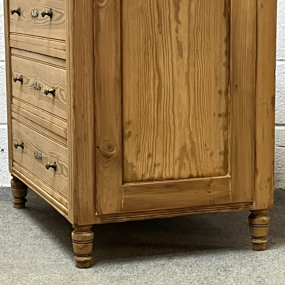 Old Pine 4 Drawer Chest Of Drawers View V