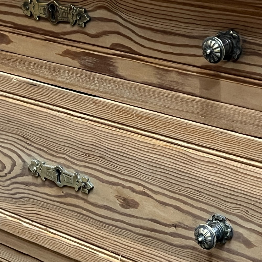 Old Pine 4 Drawer Chest Of Drawers View VII