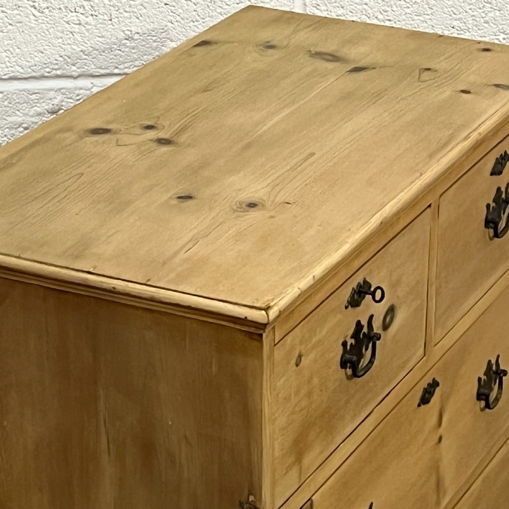 Small Late Victorian Pine Chest Of Drawers View VIII
