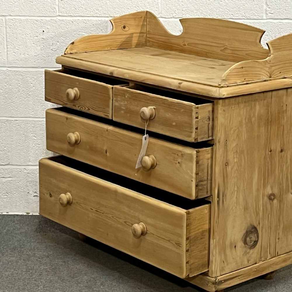 Late Victorian Pine Chest of Drawers View V