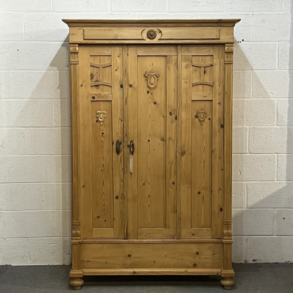 Small Antique Pine Double Wardrobe (Dismantles)