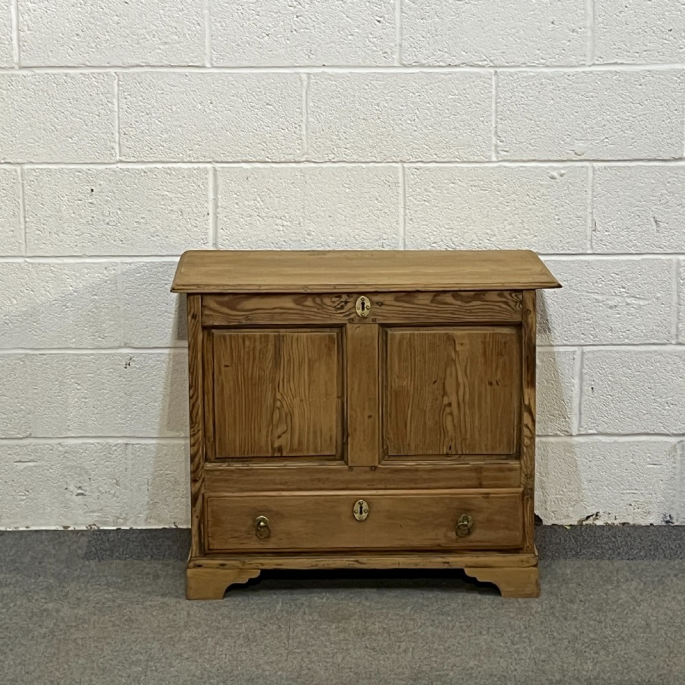 Small Georgian Pine Mule Chest