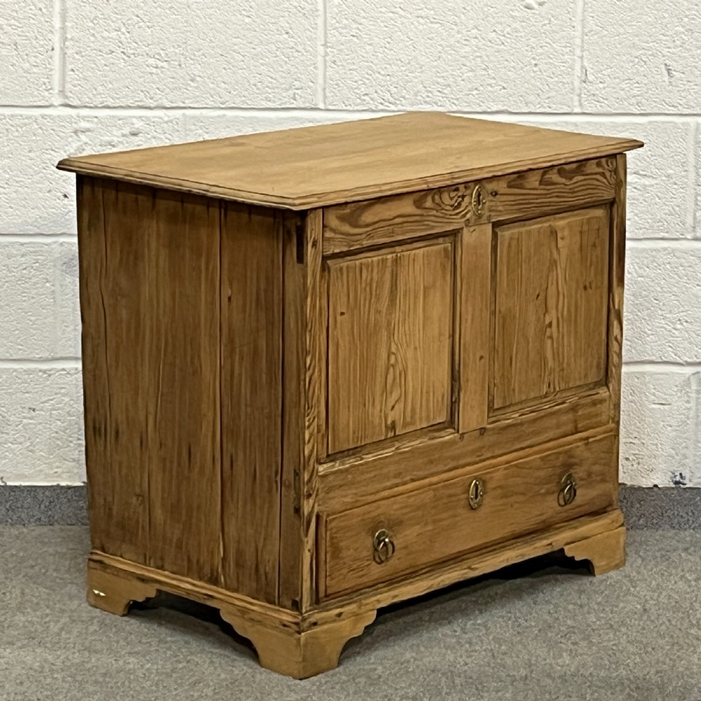 Small Georgian Pine Mule Chest View II