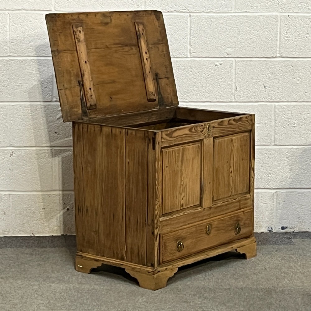 Small Georgian Pine Mule Chest View IV