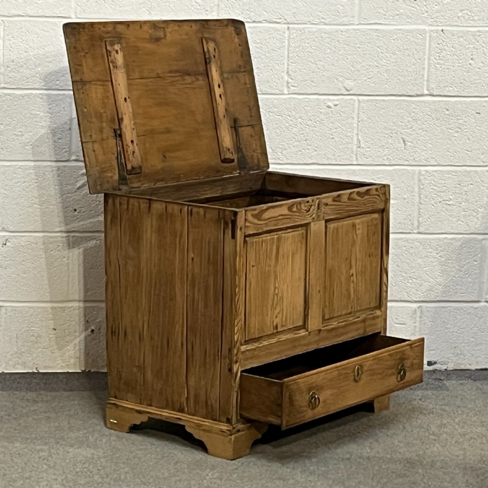 Small Georgian Pine Mule Chest View V