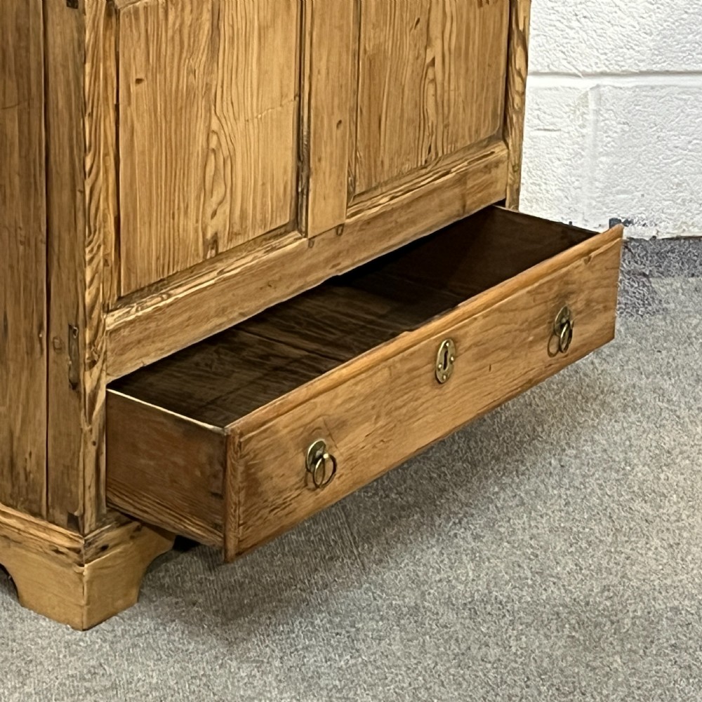 Small Georgian Pine Mule Chest View VI
