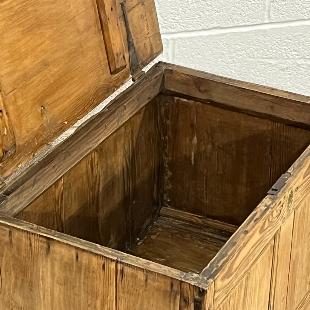 Small Georgian Pine Mule Chest View VIII