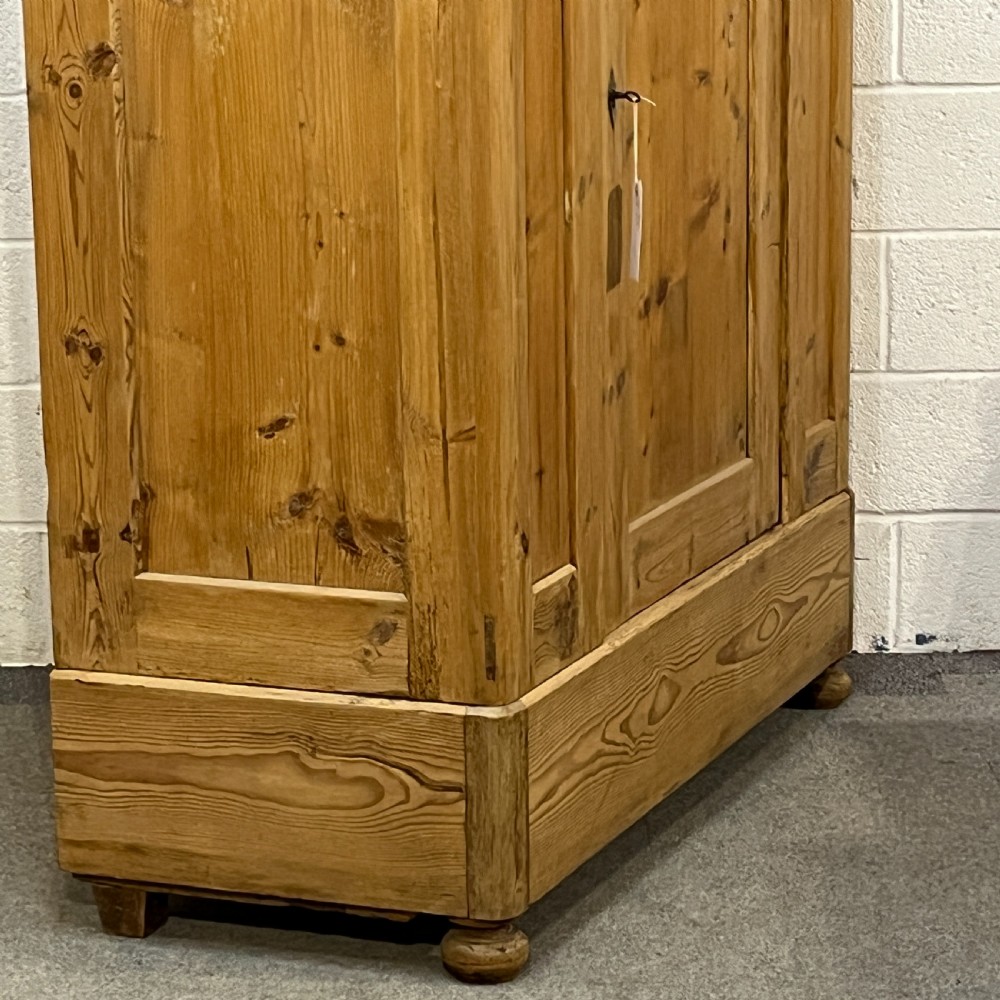 Late 19th Century Antique Pine Wardrobe (Dismantles) View V