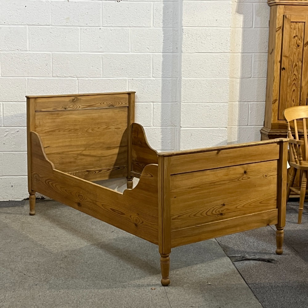Single Old Pine Sleigh Bed View VI