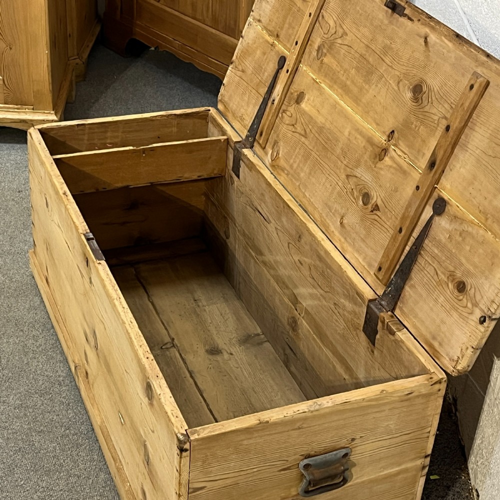 Long Old Rustic Pine Blanket Box View VI