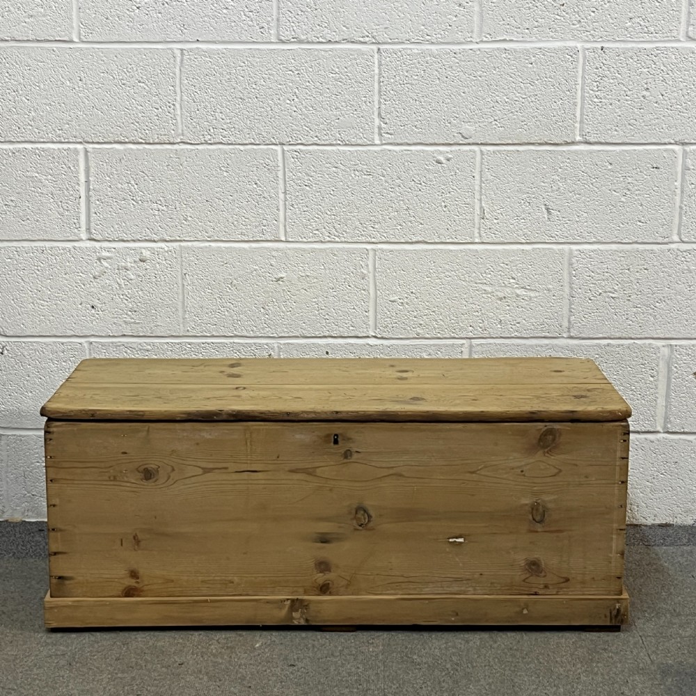 Long Old Rustic Pine Blanket Box View VIII