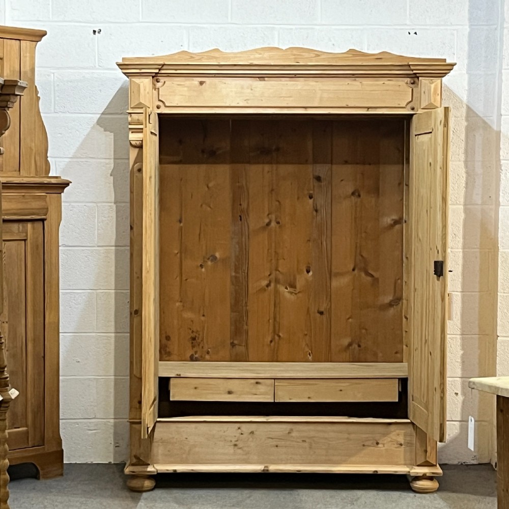 Old Pine Double Wardrobe (Dismantles) View VIII