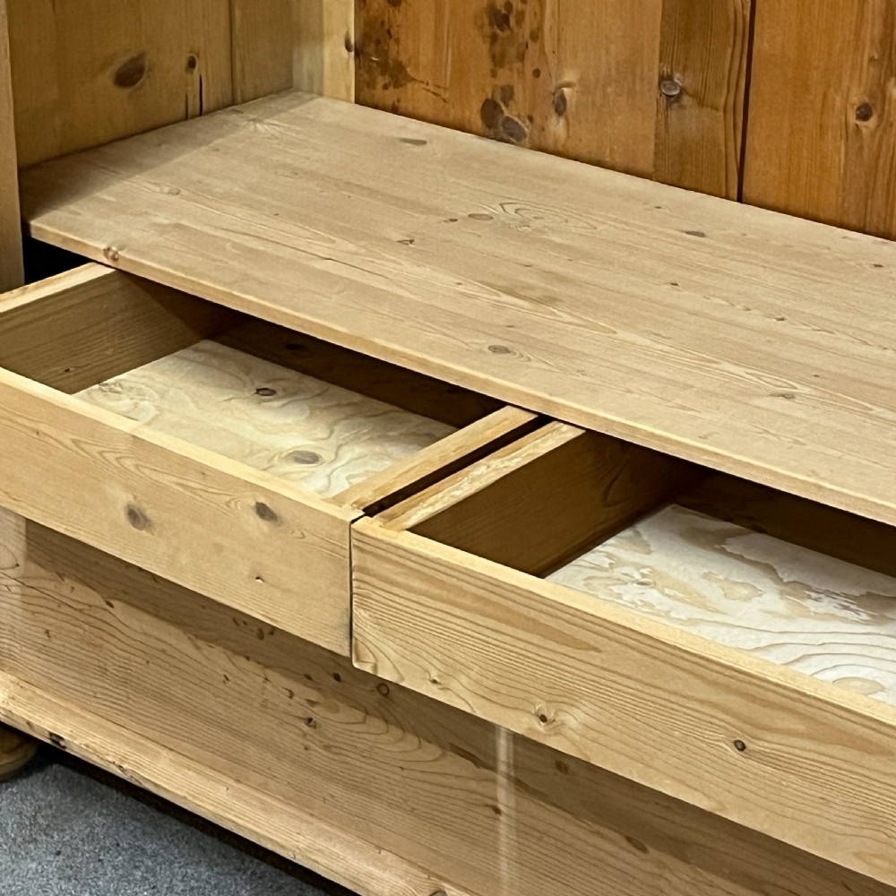 Old Pine Double Wardrobe (Dismantles) View IX