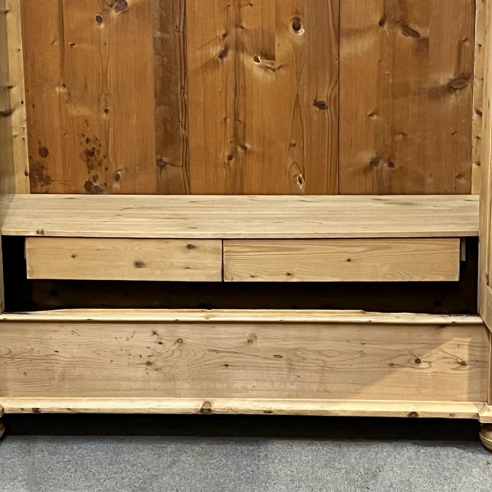 Old Pine Double Wardrobe (Dismantles) View X