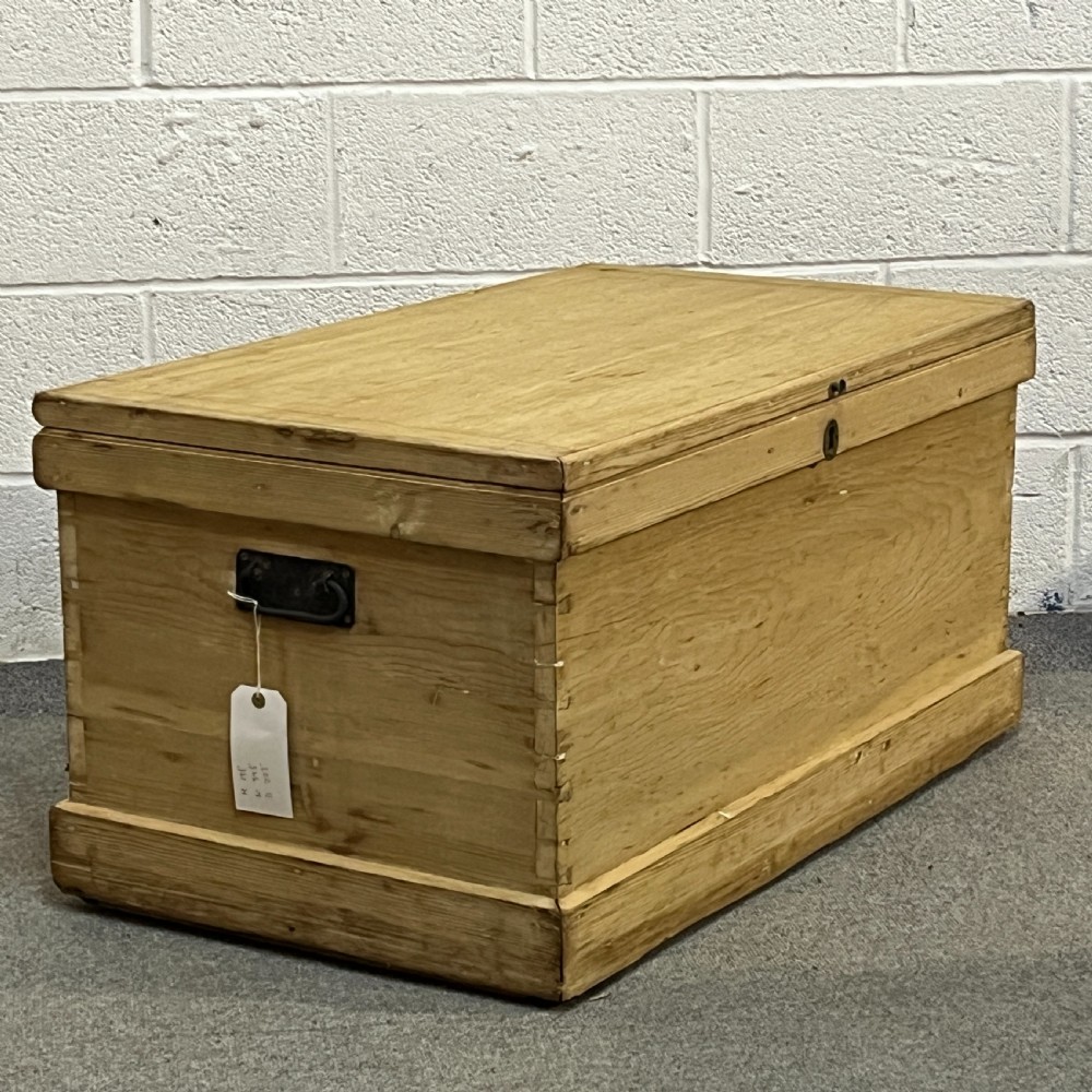 A large rectangular natural pine blanket chest featuring dovetailed joints, a hinged top lid, and a central keyhole escutcheon. View II