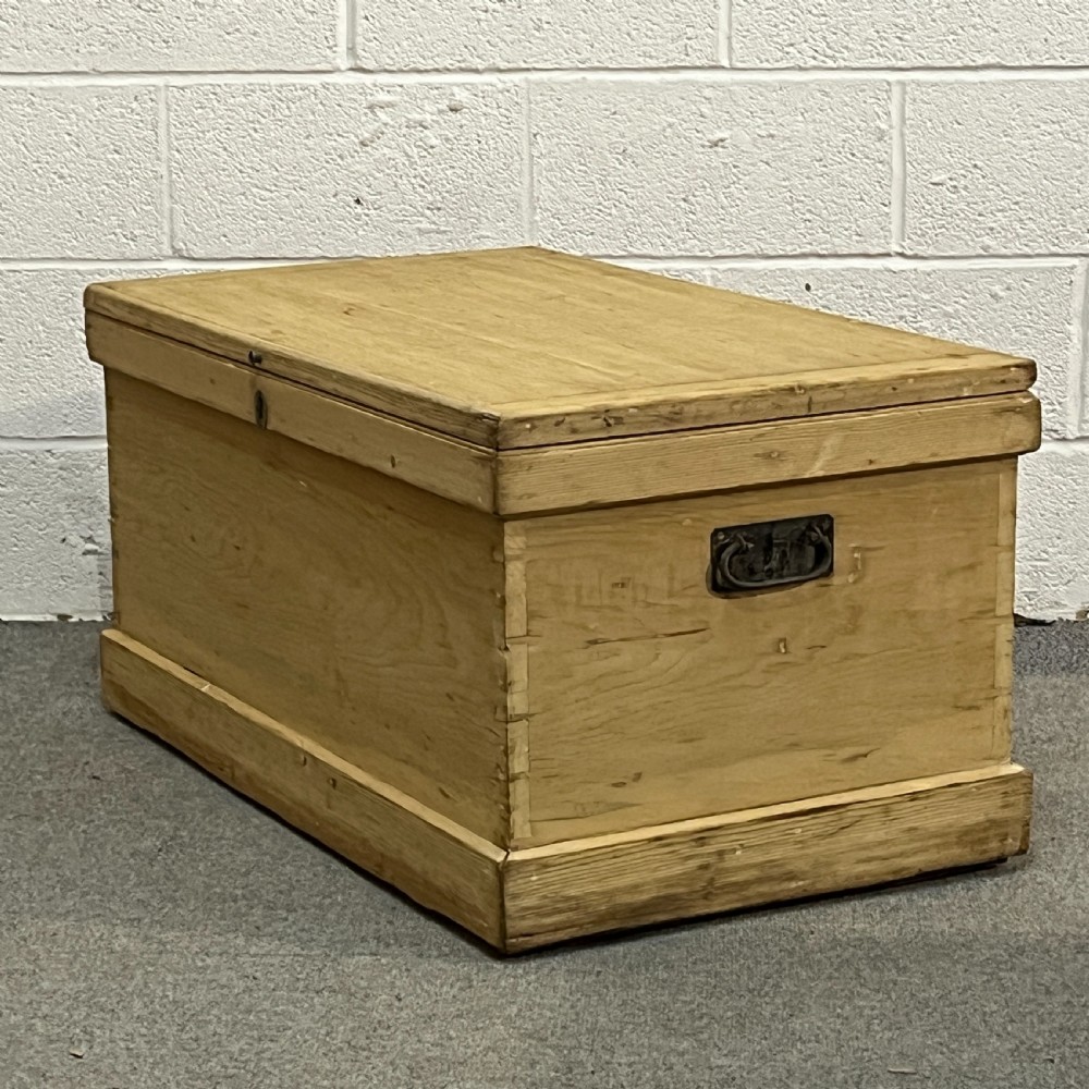 A large rectangular natural pine blanket chest featuring dovetailed joints, a hinged top lid, and a central keyhole escutcheon. View III