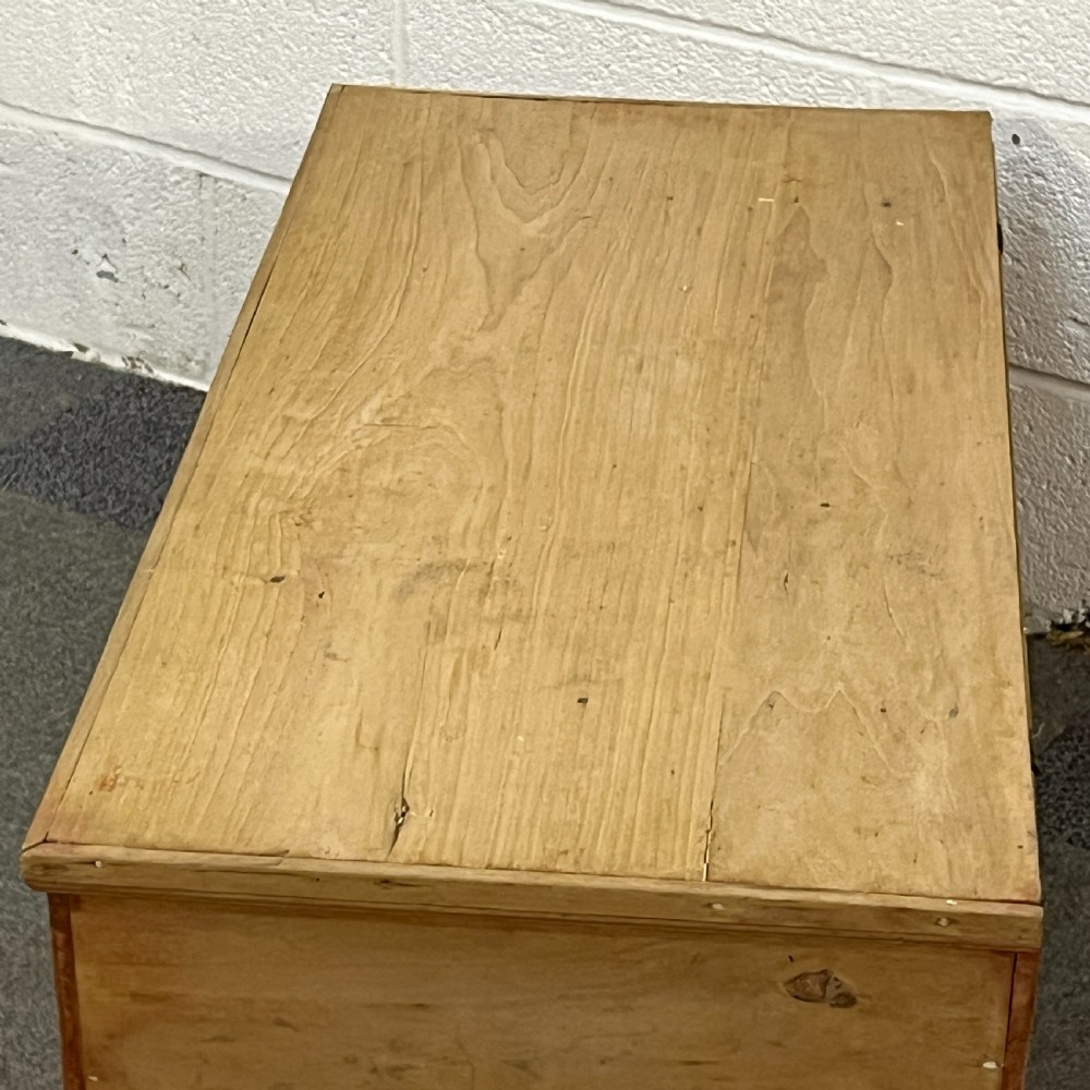 Victorian Blanket Chest View X