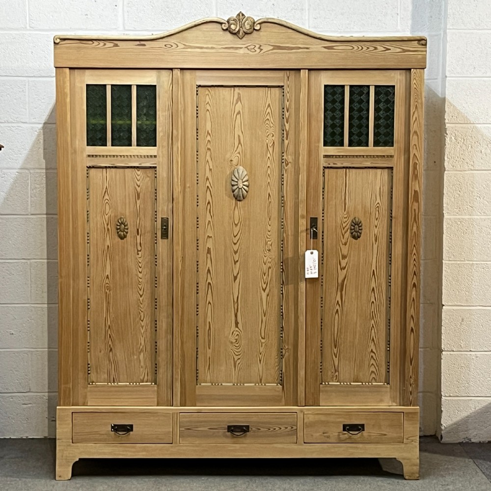 Large German Triple 1930’s Pine Wardrobe (Dismantles)