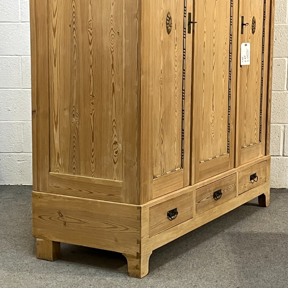 Large German Triple 1930’s Pine Wardrobe (Dismantles) View V