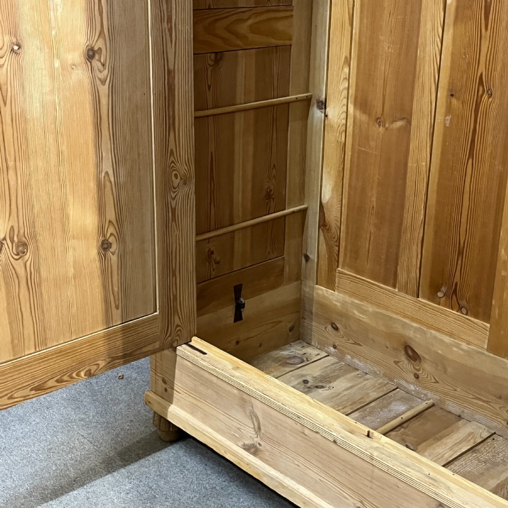 Large Antique Pine Wardrobe (Dismantles) View VIII