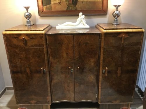 A  Fine Walnut Veneered Art Deco Sideboard/cabinet