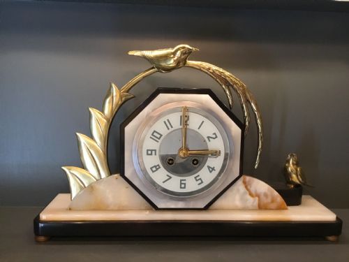 a french art deco mantel clock - CATEGORY: ANTIQUE CLOCKS - DATED 1930