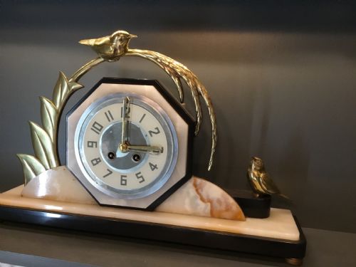 A FRENCH ART DECO MANTEL CLOCK - ADDITIONAL PHOTO 1