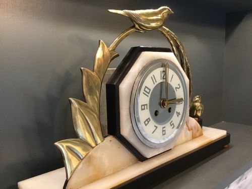 A FRENCH ART DECO MANTEL CLOCK - ADDITIONAL PHOTO 4