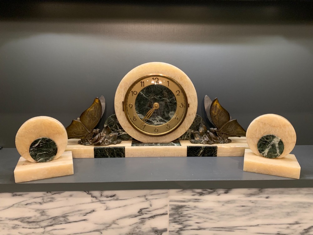 A French Art Deco Mantel Clock