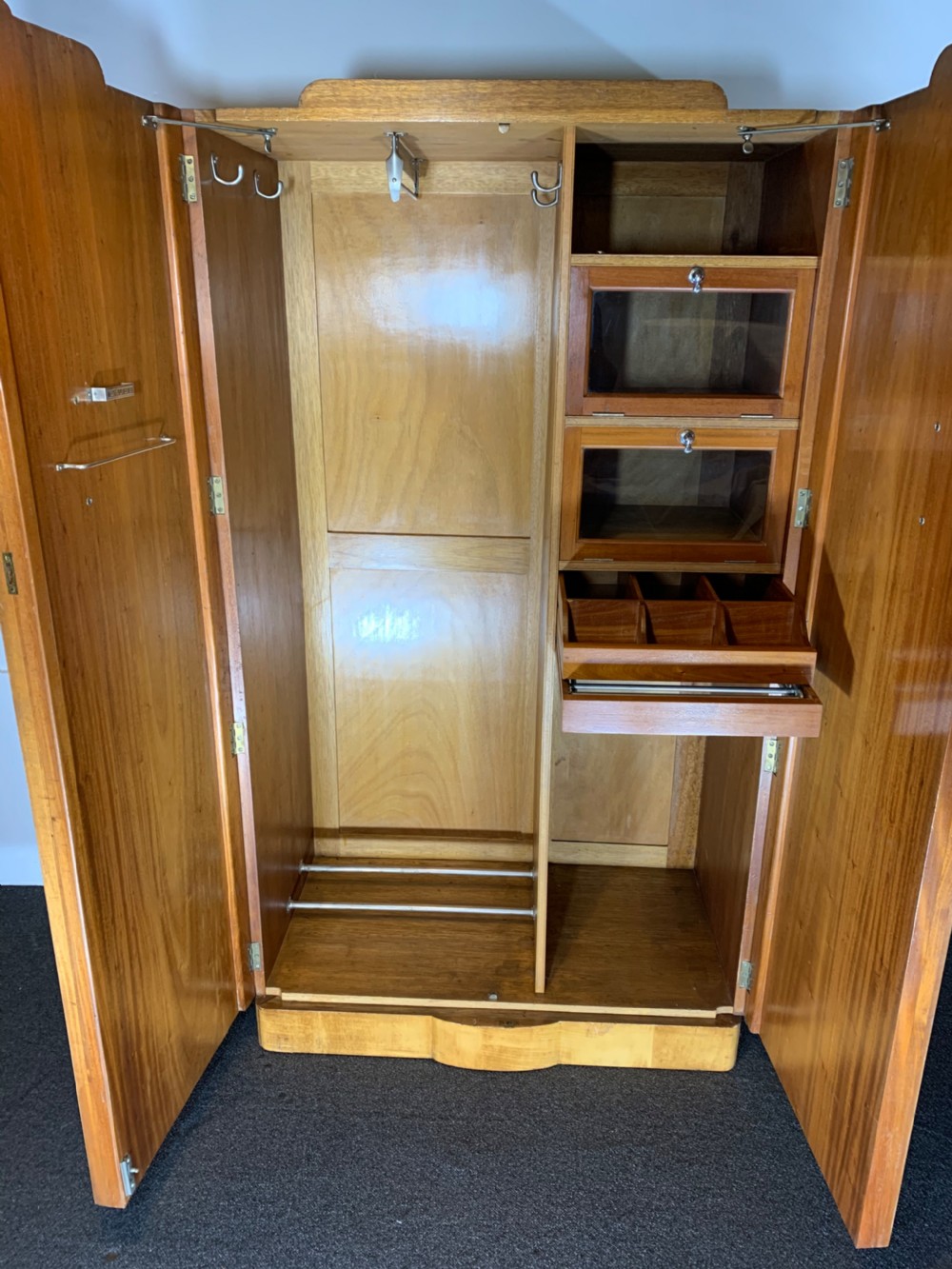 Art Deco Epstein Gentleman’s Wardrobe  View IX