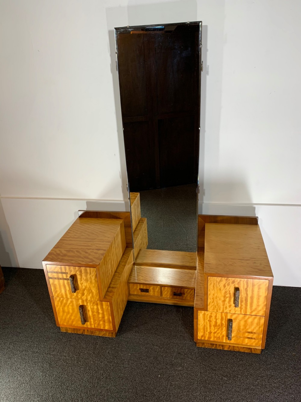 Art Deco Dressing Table View II