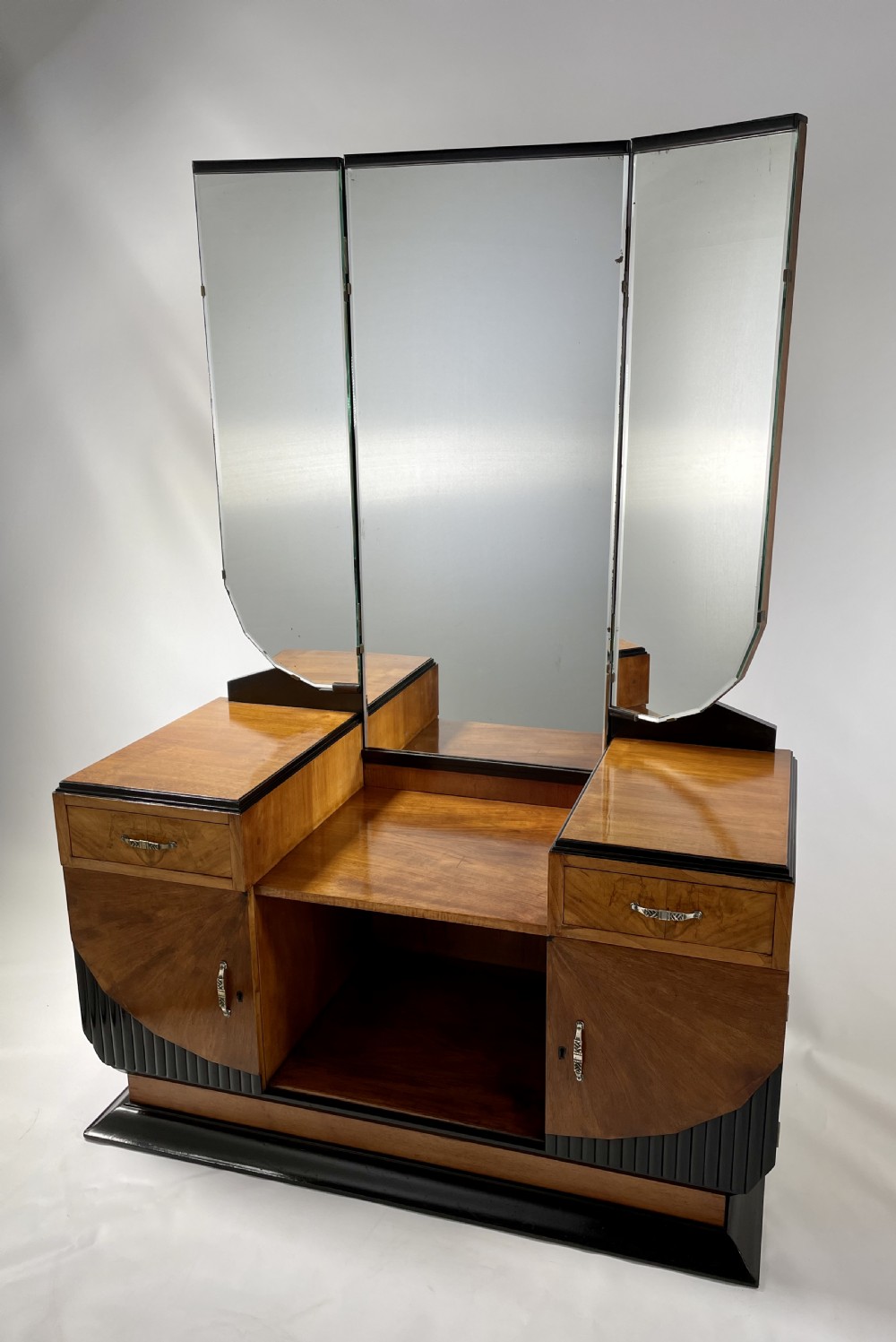 Art Deco Dressing Table View XIII