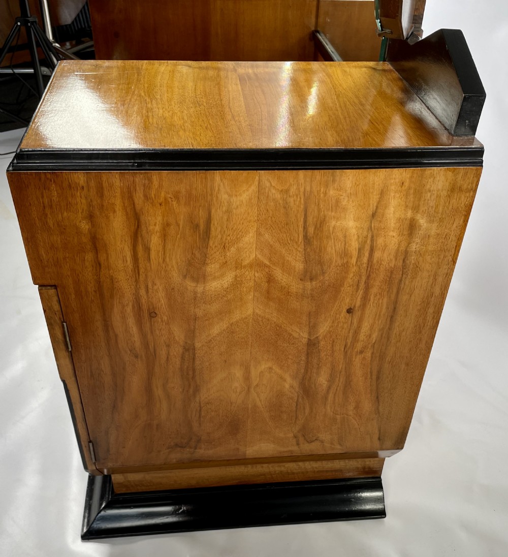 Art Deco Dressing Table View X