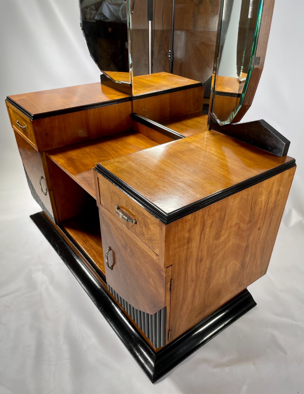 Art Deco Dressing Table View XI