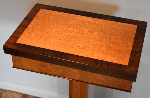 FINE BIRD'S EYE MAPLE AND ROSEWOOD TABLE - ADDITIONAL PHOTO 3