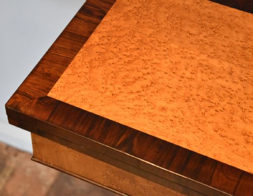 FINE BIRD'S EYE MAPLE AND ROSEWOOD TABLE - ADDITIONAL PHOTO 4