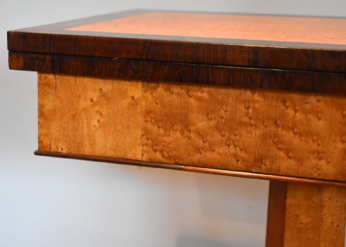 FINE BIRD'S EYE MAPLE AND ROSEWOOD TABLE - ADDITIONAL PHOTO 6