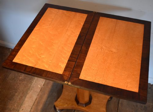 FINE BIRD'S EYE MAPLE AND ROSEWOOD TABLE - ADDITIONAL PHOTO 7