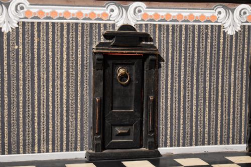 UNUSUAL FRENCH DOLL DISPLAY TABLE - ADDITIONAL PHOTO 2
