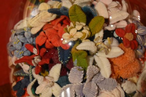 VICTORIAN WOOLWORK FLOWERS UNDER DOME - ADDITIONAL PHOTO 4