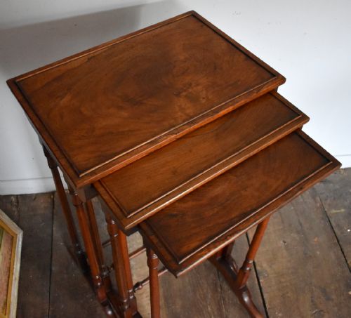 VICTORIAN ROSEWOOD NEST OF THREE TABLES - ADDITIONAL PHOTO 1