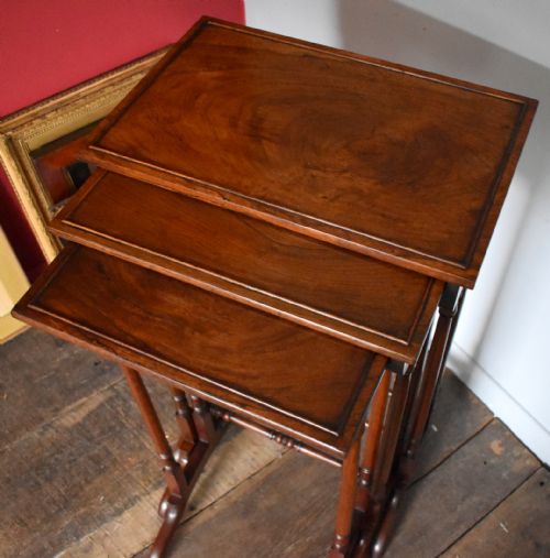 VICTORIAN ROSEWOOD NEST OF THREE TABLES - ADDITIONAL PHOTO 2