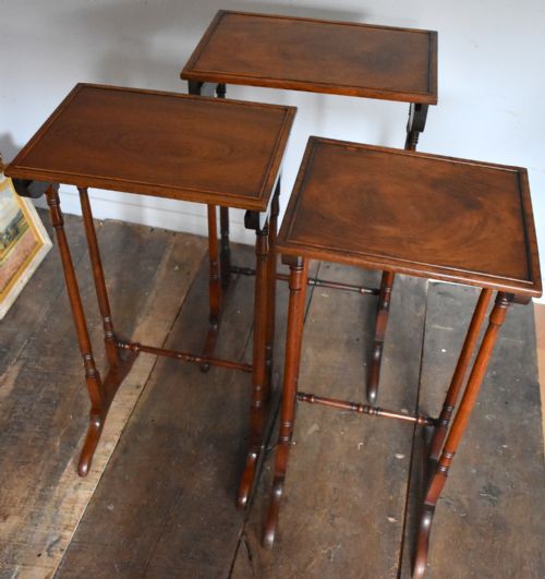 VICTORIAN ROSEWOOD NEST OF THREE TABLES - ADDITIONAL PHOTO 7