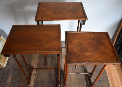 VICTORIAN ROSEWOOD NEST OF THREE TABLES - ADDITIONAL PHOTO 8